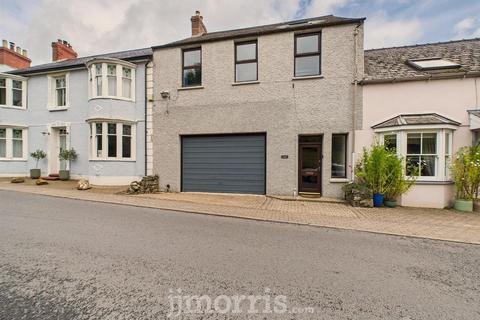 3 bed property, in West Street, £425,000
