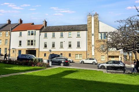 2 bed property, in Narrowgate, £127,500