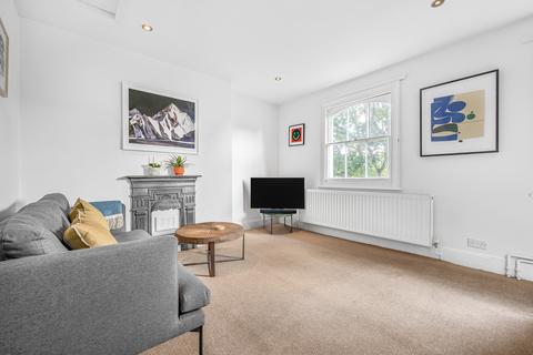 2 bed property, in Tyrwhitt Road, £450,000