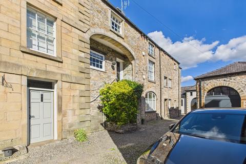 1 bed property, in 9b Main Street, £200,000