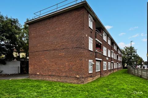 3 bed property, in Greenford Road, £315,000