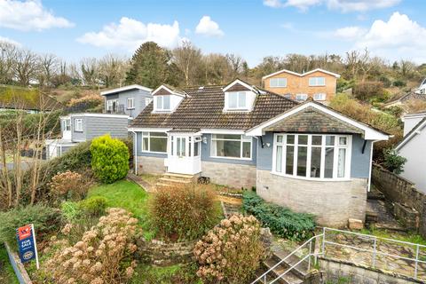 5 bed property, in Croftswood Gardens, £425,000