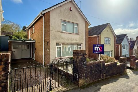 3 bed property, in Woodland Park Road, £290,000
