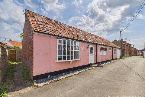 3 bed property, in Drury Lane, £200,000