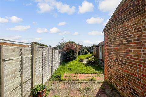 3 bed property, in Broomfield Avenue, £474,950