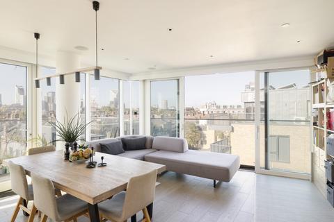 3 bed property, in Taper Building, £999,950