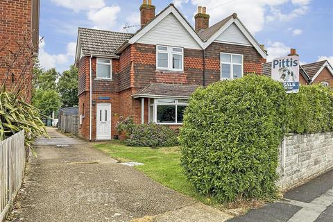 3 bed property, in Hooke Hill, £295,000
