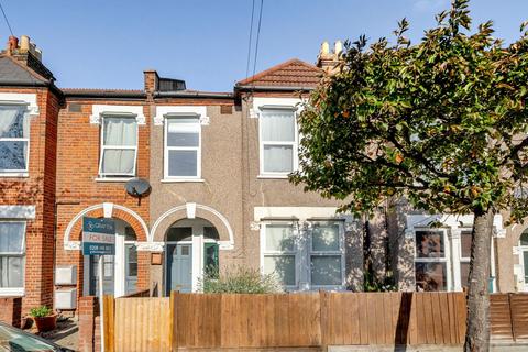 2 bed property, in Blandford Road, £390,000
