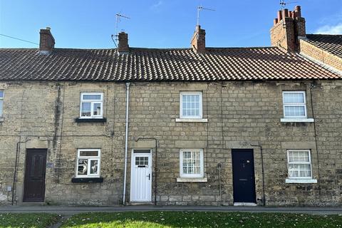 2 bed property, in Westgate, £169,000