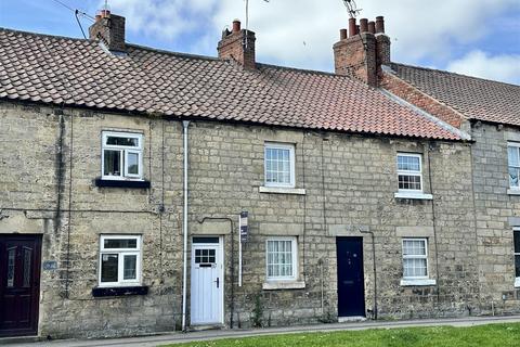 2 bed property, in Westgate, £150,000