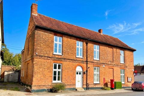 4 bed property, in High Street, £525,000