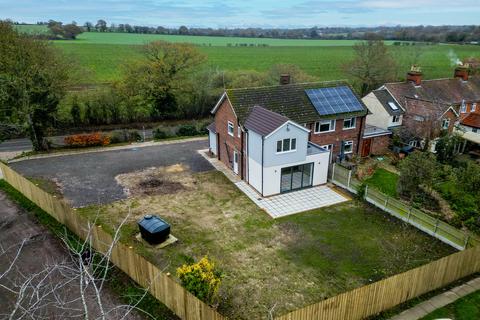 3 bed property, in Henley Road, £425,000