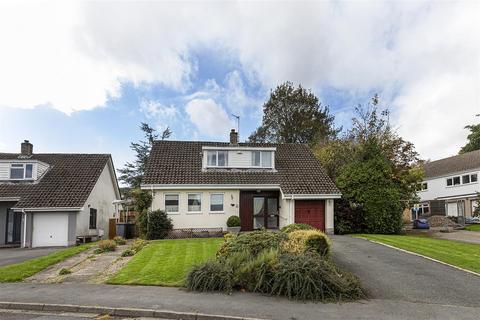 4 bed property, in Edgerton Green, £390,000