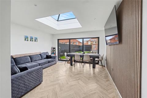 3 bed property, in Beverley Road, £240,000