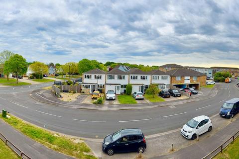 2 bed property, in Broadsands Drive, £125,000
