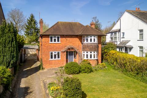 3 bed property, in Amersham Road, £750,000