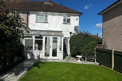 2 bed property, in Petersham Gardens, £375,000