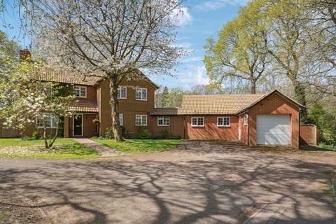 4 bed property, in Studham, £1,000,000