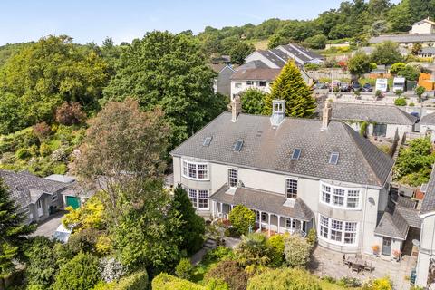 4 bed property, in Stokelake, £650,000