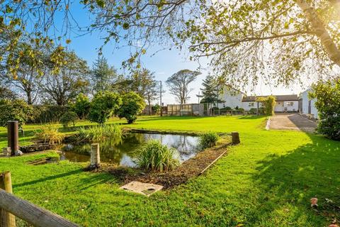 2 bed property, in New Cut Lane, £575,000