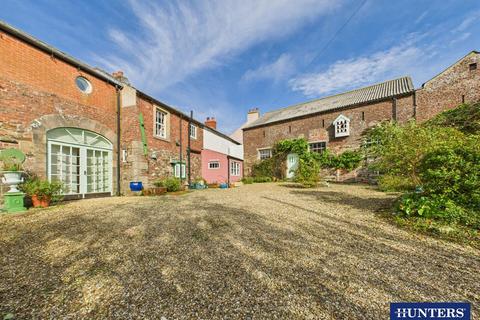 4 bed property, in Boustead Hill, £500,000
