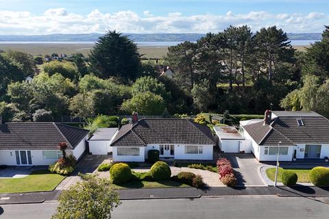 2 bed property, in Gulls Way, £475,000