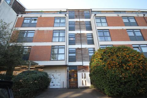 2 bed property, in Victoria Avenue, £360,000