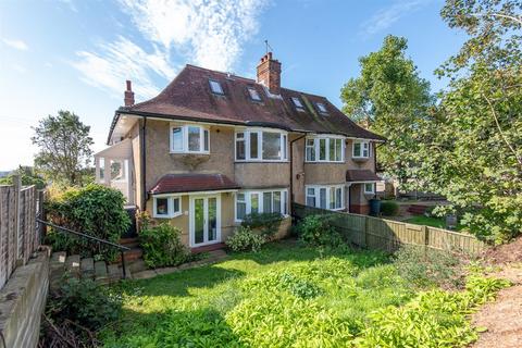 1 bed property, in Arundel Road, £199,950