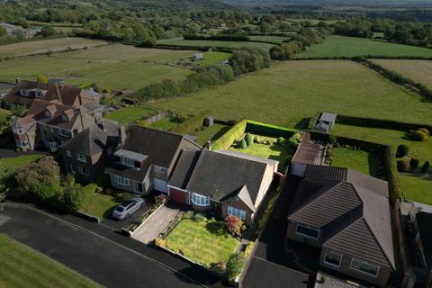 3 bed property, in Main Road, £550,000