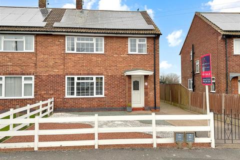 3 bed property, in Crow Park Avenue, £180,000