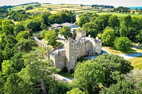 12 bed property, in Llanasa, £2,000,000