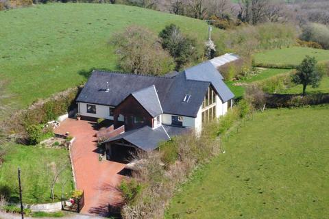 6 bed property, in Cefn Abbey, £750,000
