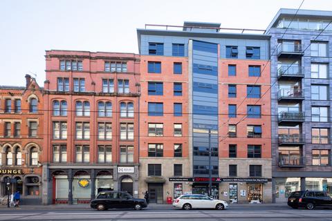 1 bed property, in High Street, £127,400
