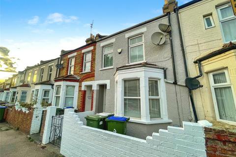 3 bed property, in Sandcliff Road, £330,000