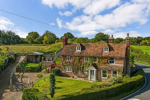 3 bed property, in Oak Grove Lane, £675,000