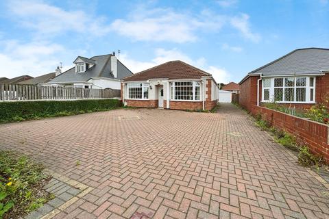 2 bed property, in Kirton Lane, £190,000