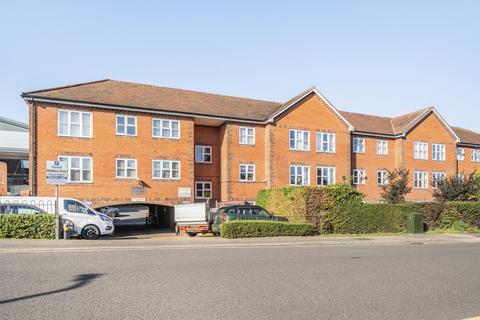 1 bed property, in Audley Court, £100,000