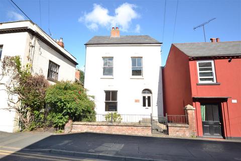 5 bed property, in Burgess Street, £197,500