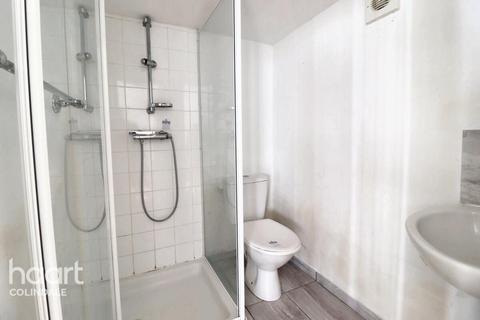 1 bed property, in Montagu Road, £300,000