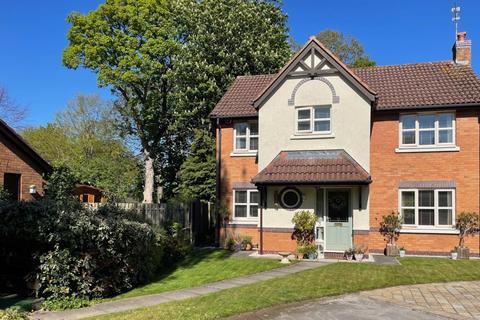 4 bed property, in Farmers Heath, £475,000