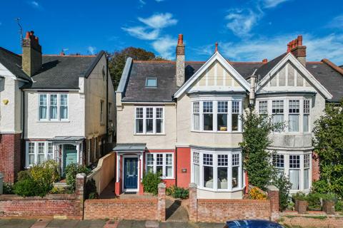 6 bed property, in Tivoli Crescent North, £1,250,000