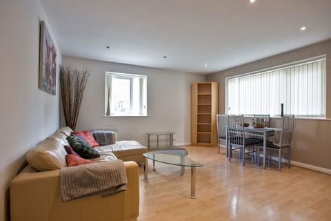 2 bed property, in St. Lawrence Street, £135,000