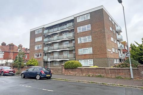 1 bed property, in Old Orchard Road, £140,000