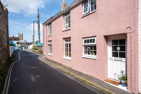 5 bed property, in North Street, £475,000
