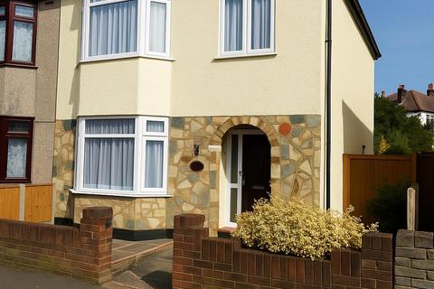 3 bed property, in Hainault Road, £475,000