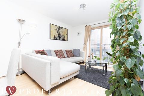 2 bed property, in Sheepcote Street, £160,000