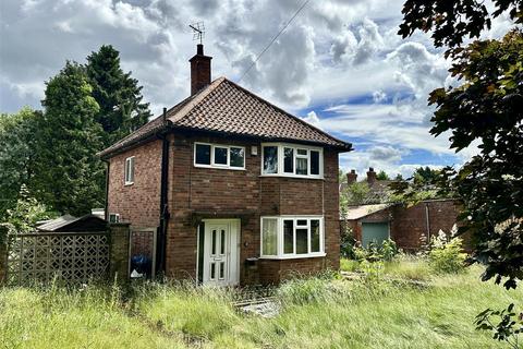 3 bed property, in Welham Road, £320,000