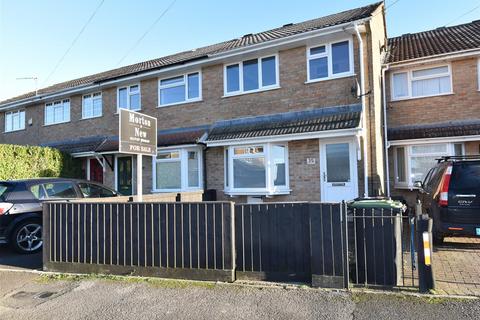 3 bed property, in Blackmore Road, £220,000