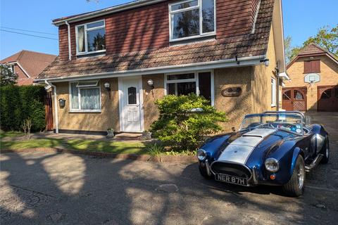 4 bed property, in Fenns Lane, £900,000