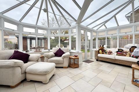 4 bed property, in Lycrome Road, £735,000